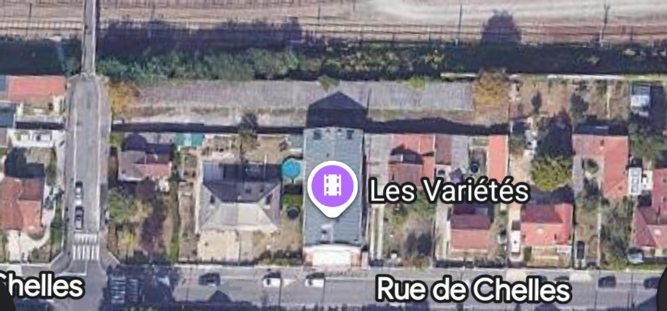 Image de la parcelle en friche derrière les Variétés